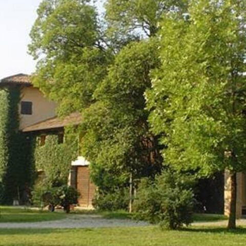 Casa Foffani e Cantina con giardino alberi