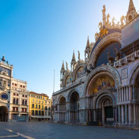 Chiesa su Piazza San Marco Deserta