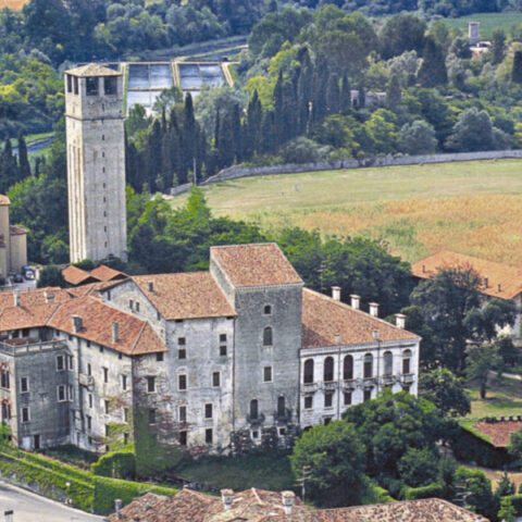Visuale del Castello di Porcia con campagna