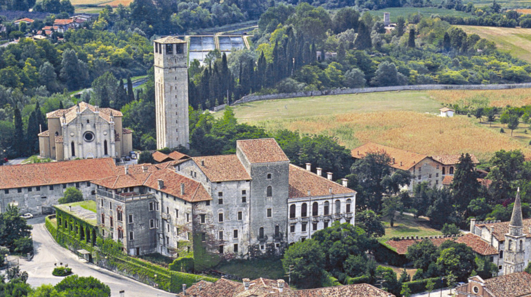 Visuale del Castello di Porcia con campagna