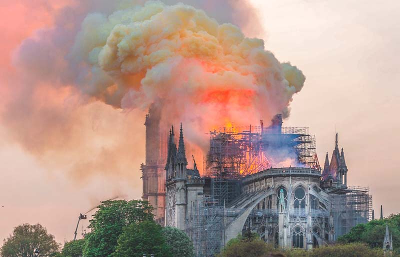 notre-dame-incendio 2019 via arttrip