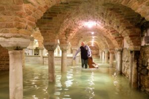 Acqua Alta nella Cripta. Foto New York Times