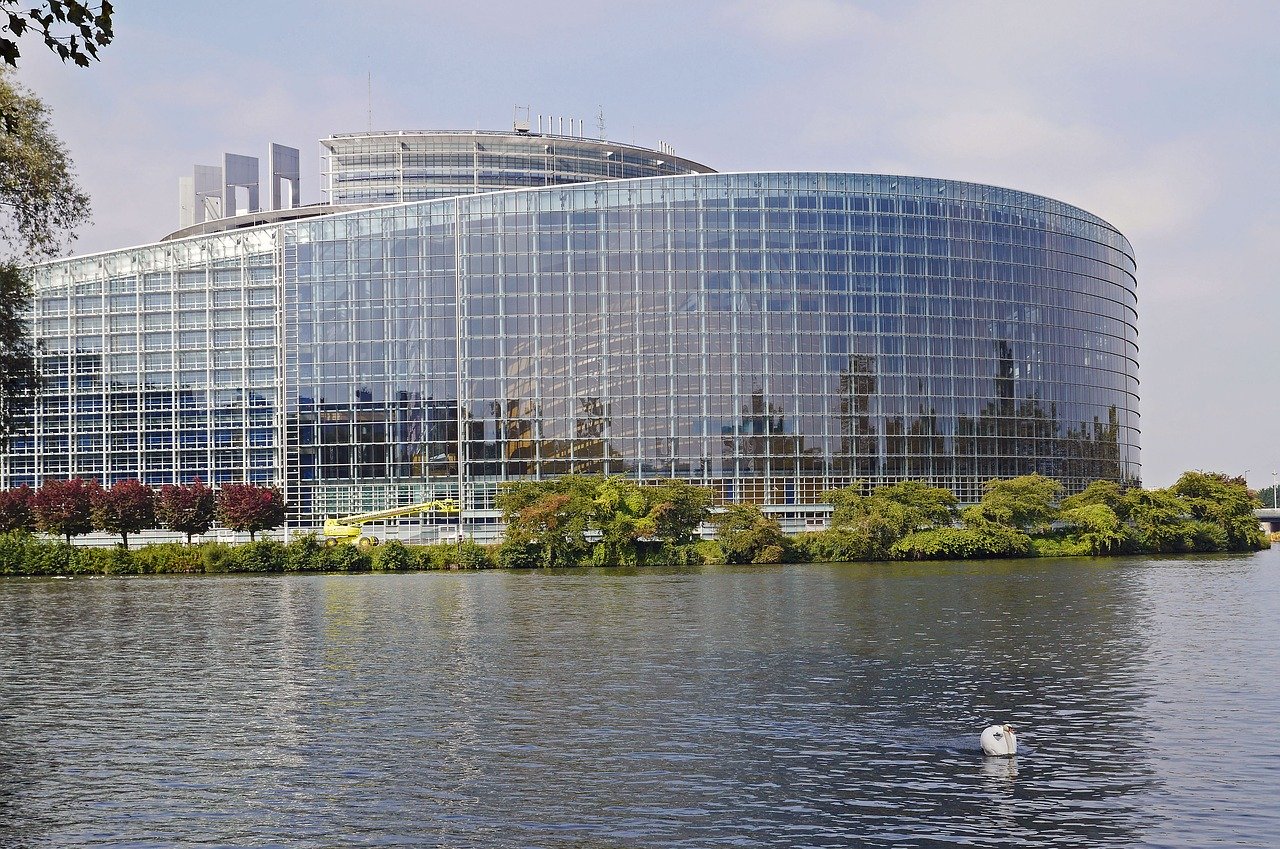 il Parlamento europeo Foto di Erich Westendarp da Pixabay