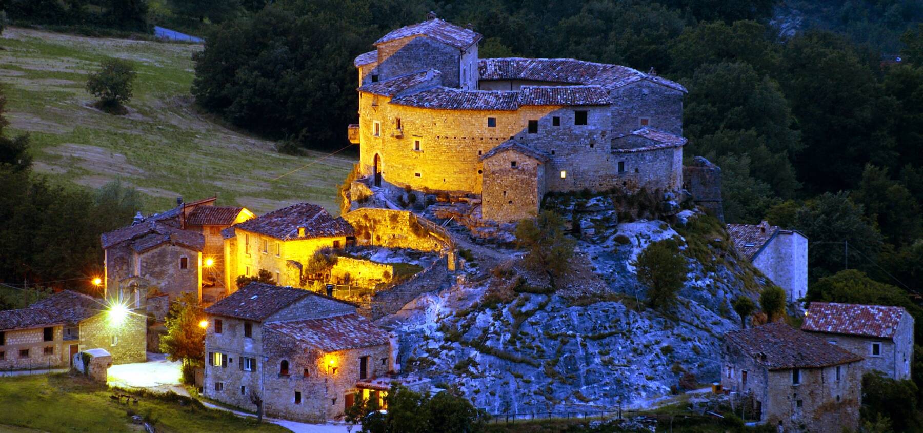 dimore storiche veneto crisi il Borgo di Castel di Luco (Acquasanta Terme Marche)
