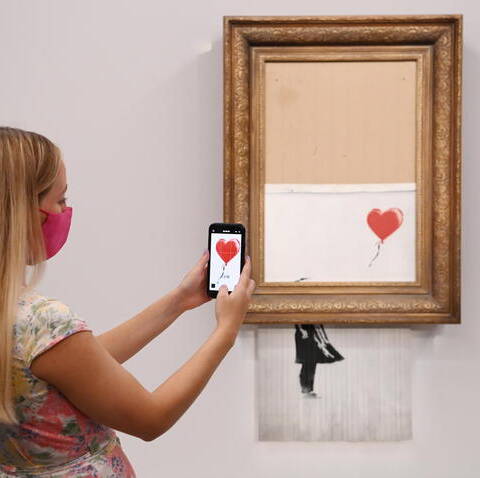 love-is-in-the-bin-fonte-ansa-epa