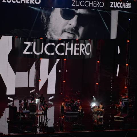 Zucchero sul palco dell'Arena di Verona (Ph. Raphael Mair via Wikimedia 2016)