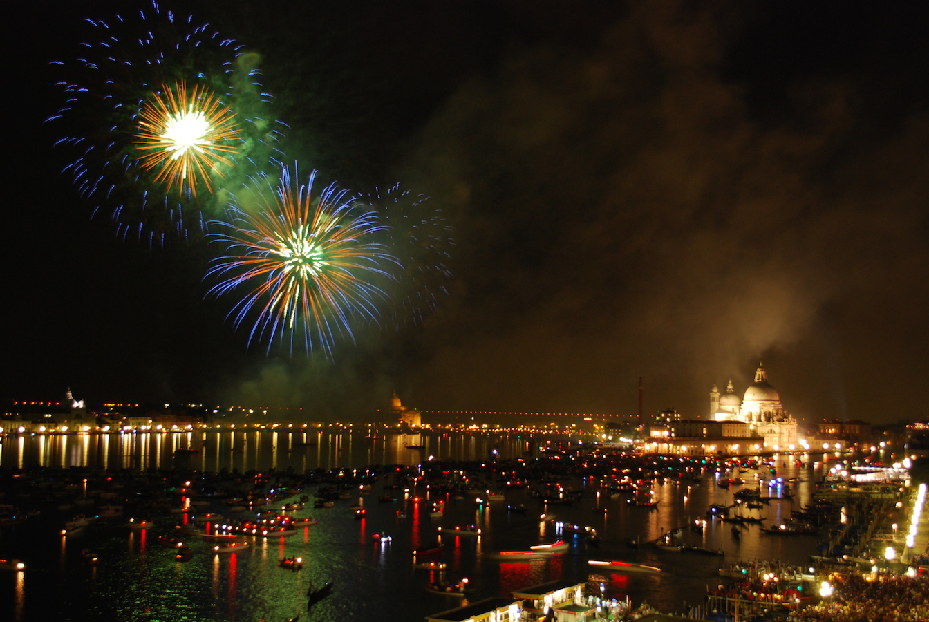 I fuochi del Redentore a Venezia visti dal Londra Palace (ph. courtesy ufficio stampa Londra Palace)