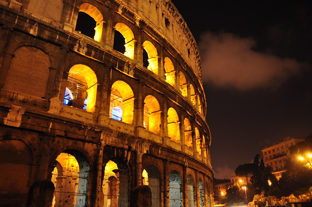 Il Colosseo apre la sera (ph. via Openverse / flickr di Francisco Antunes)