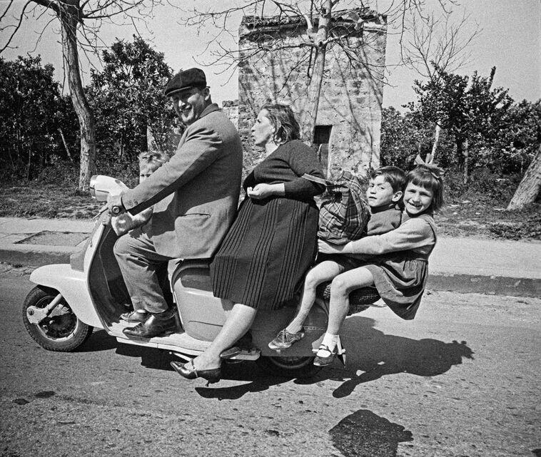 Palermo, Sicily, Italy, 1963. (Ph. Bruno Barbey_Magnum Photos courtesy ufficio stampa))