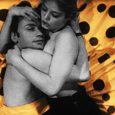 Una scena del film Col Cuore in Gola e l'evidente richiamo alla pop-art (ph courtesy Ufficio Stampa la Biennale di Venezia)