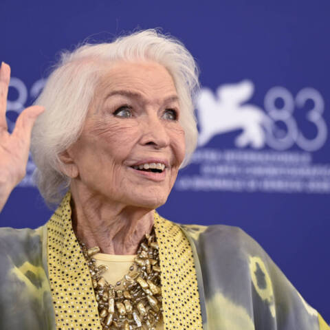 Ellen Burstyn riceve il Leone d'oro alla carriera (Ph. Aleksander Kalka - Courtesy Archivio Storico La Biennale di Venezia)