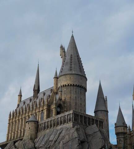 Il castello di Hogwarts (Ph. via Pexels / Peerapat Kansawat)