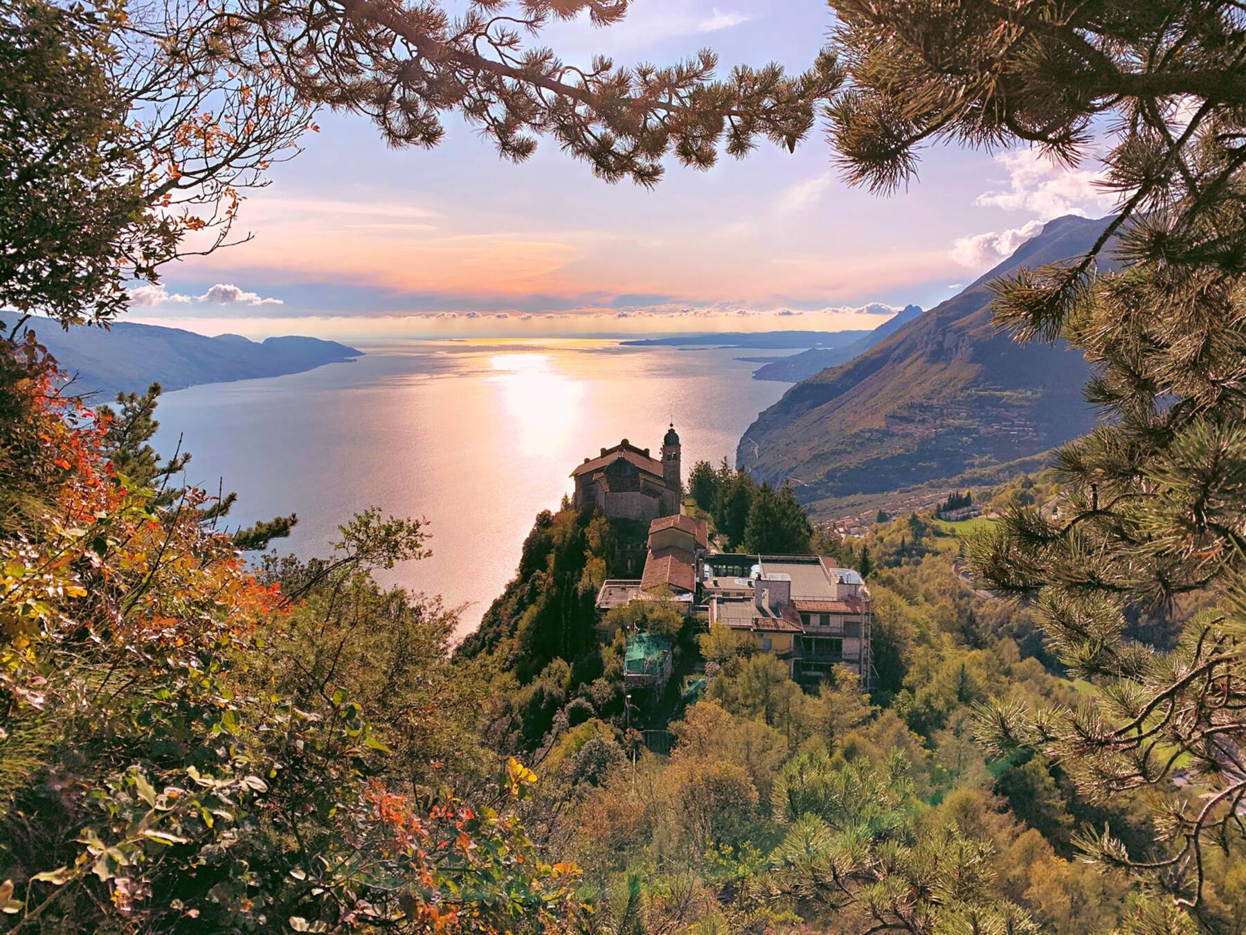 Il santuario di Montecastello a Tignale in provincia di Brescia (ph courtesy ufficio stampa)