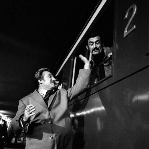 Scena epica di Amici Miei: Ugo Tognazzi e lo schiaffo in stazione ai viaggiatori in partenza (ph courtesy Centro Sperimentale di Cinematografia)