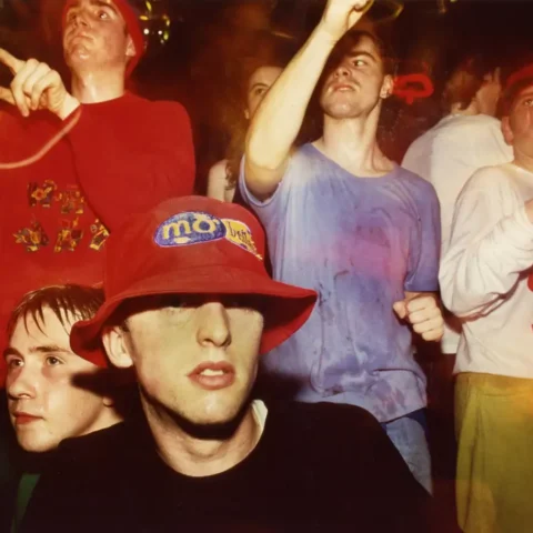 Tony Davis, Ravers at the Eclipse, Coventry, 1991 © Tony Davis.(Ph. Press Office Tate Modern Courtesy of British Culture Archive)