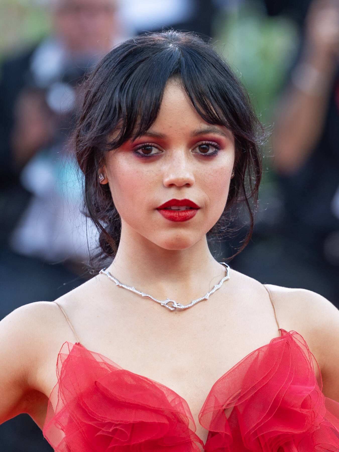 Jenna Ortega, per tutti l'nterprete di Mercoeldì ci fa riflettere sulle relazioni (Ph. Openverse / wikimedia — Harald Krichel)